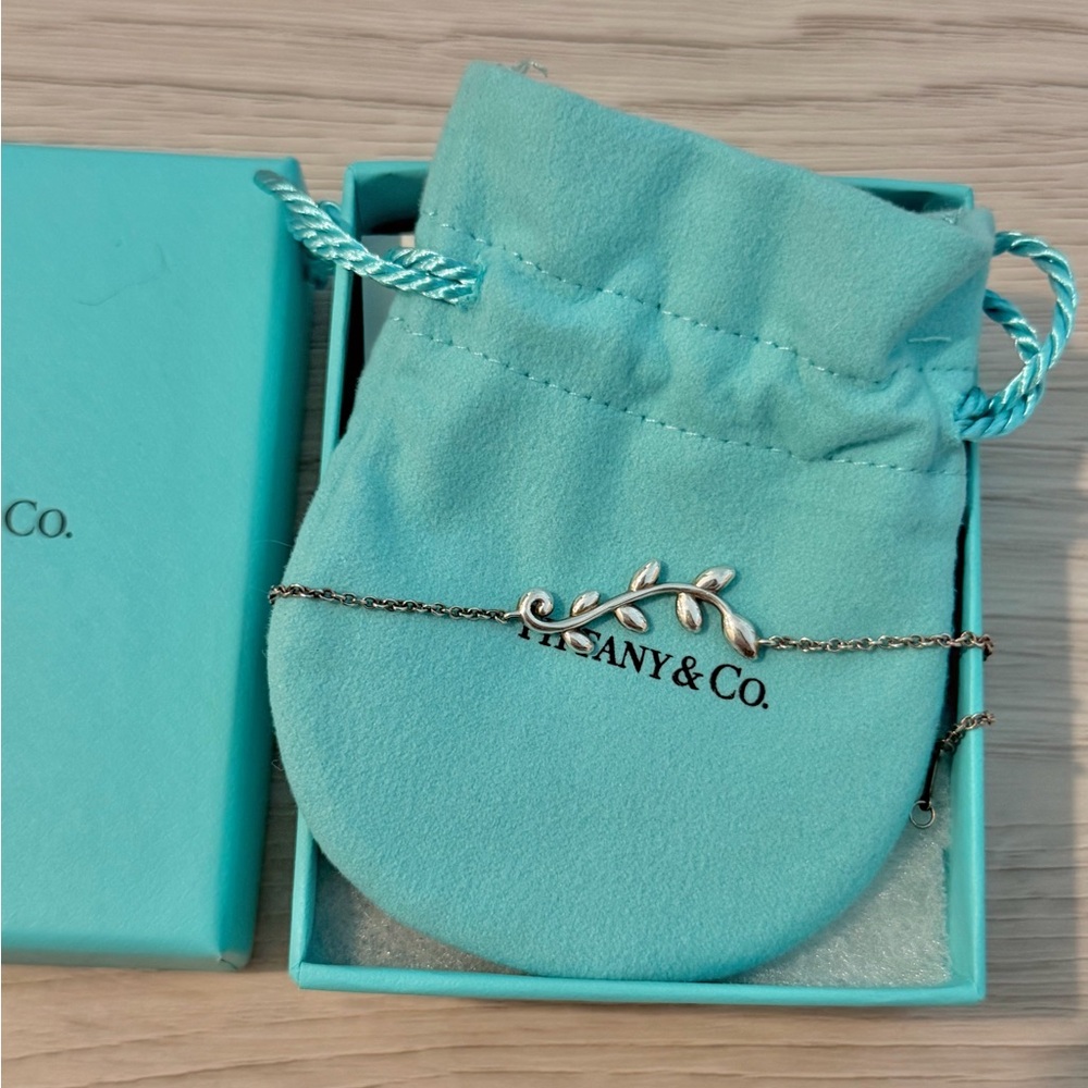Tiffany Silver Leaf Vine Chain Bracelet - Picture 4 of 5